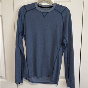 Patagonia Lt. blue Men’s Crew Neck Long Sleeve undershirt. M